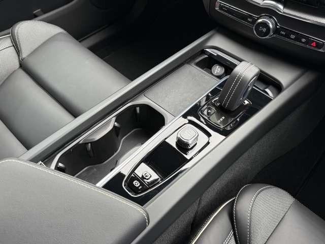 XC60 T8 ポールスターエンジニアード 4WD 全国限定30台 6POTブレーキキャリパ・鍛造アルミホイール・ストラットタワーバー・専用足回り・専用 エンドパイプ・専用 ゴールドカラー・フェンダーエクステンション・B&Wサウンド(40枚目)