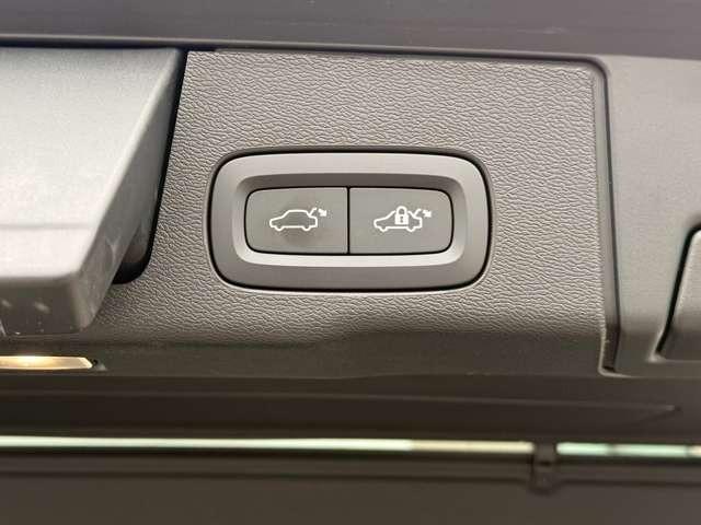 XC60 T8 ポールスターエンジニアード 4WD 全国限定30台 6POTブレーキキャリパ・鍛造アルミホイール・ストラットタワーバー・専用足回り・専用 エンドパイプ・専用 ゴールドカラー・フェンダーエクステンション・B&Wサウンド(47枚目)