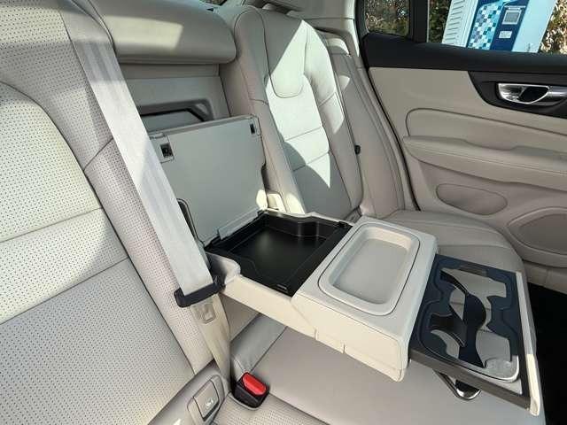 S60 T5 インスクリプション プラスPKG(パノラマガラスSR・テイラードダッシュボード・19インチAW)・純正HDDナビ・フルセグ・360°カメラ・シートベンチレーション・ステアリングヒーター・harman/kardonサウンド(21枚目)