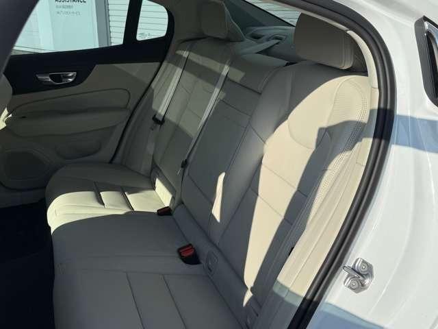 S60 T5 インスクリプション プラスPKG(パノラマガラスSR・テイラードダッシュボード・19インチAW)・純正HDDナビ・フルセグ・360°カメラ・シートベンチレーション・ステアリングヒーター・harman/kardonサウンド(25枚目)