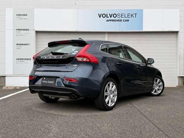 Ｖ４０ Ｔ３　クラシックエディション　最終モデル特別仕様車　ガラスルーフ・ｈａｒｍａｎ／ｋａｒｄｏｎサウンド・ウッドパネル・純正ＨＤＤナビ・フルセグＴＶ・バックカメラ・ＥＴＣ・ＡＣＣ・レーンキープ・ＢＬＩＳ・インテリセーフ・本革（2枚目）