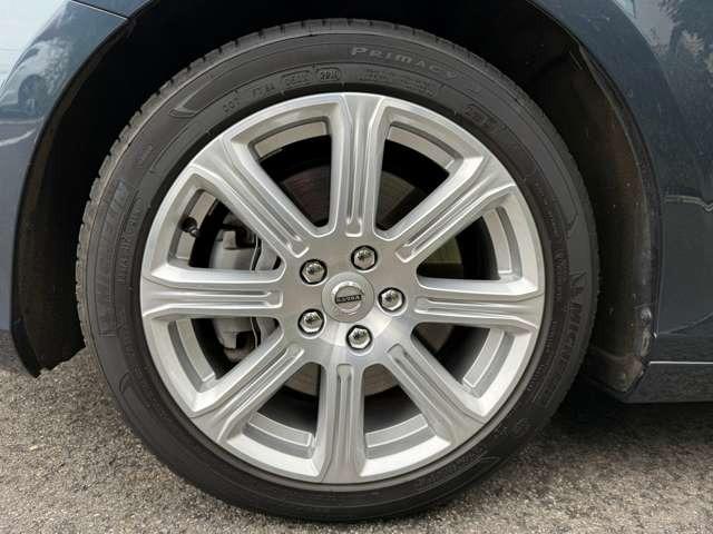 Ｖ４０ Ｔ３　クラシックエディション　最終モデル特別仕様車　ガラスルーフ・ｈａｒｍａｎ／ｋａｒｄｏｎサウンド・ウッドパネル・純正ＨＤＤナビ・フルセグＴＶ・バックカメラ・ＥＴＣ・ＡＣＣ・レーンキープ・ＢＬＩＳ・インテリセーフ・本革（4枚目）