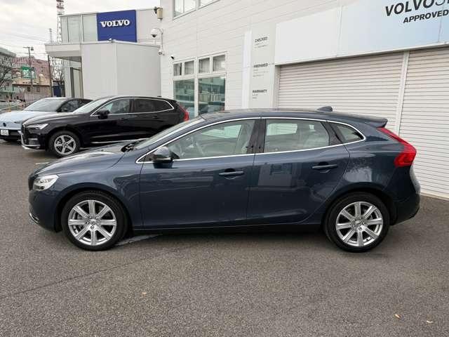 Ｖ４０ Ｔ３　クラシックエディション　最終モデル特別仕様車　ガラスルーフ・ｈａｒｍａｎ／ｋａｒｄｏｎサウンド・ウッドパネル・純正ＨＤＤナビ・フルセグＴＶ・バックカメラ・ＥＴＣ・ＡＣＣ・レーンキープ・ＢＬＩＳ・インテリセーフ・本革（10枚目）