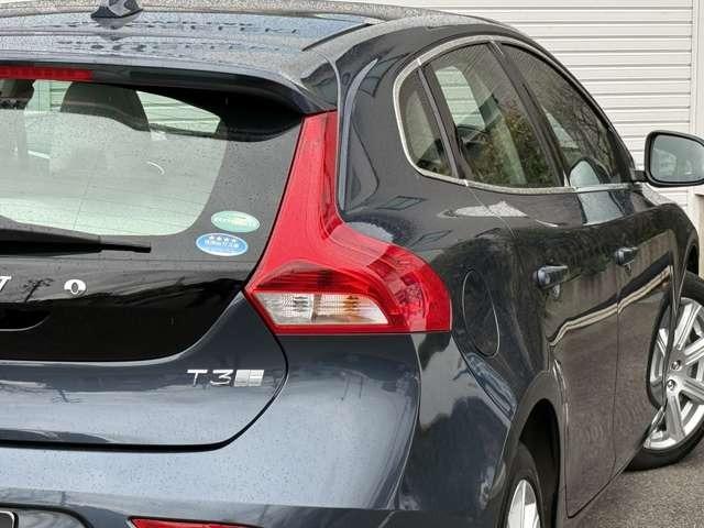 Ｖ４０ Ｔ３　クラシックエディション　最終モデル特別仕様車　ガラスルーフ・ｈａｒｍａｎ／ｋａｒｄｏｎサウンド・ウッドパネル・純正ＨＤＤナビ・フルセグＴＶ・バックカメラ・ＥＴＣ・ＡＣＣ・レーンキープ・ＢＬＩＳ・インテリセーフ・本革（12枚目）