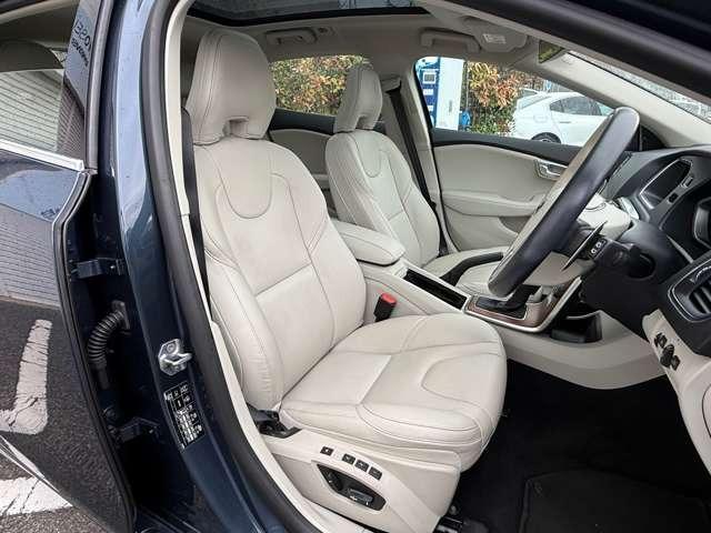 Ｖ４０ Ｔ３　クラシックエディション　最終モデル特別仕様車　ガラスルーフ・ｈａｒｍａｎ／ｋａｒｄｏｎサウンド・ウッドパネル・純正ＨＤＤナビ・フルセグＴＶ・バックカメラ・ＥＴＣ・ＡＣＣ・レーンキープ・ＢＬＩＳ・インテリセーフ・本革（13枚目）