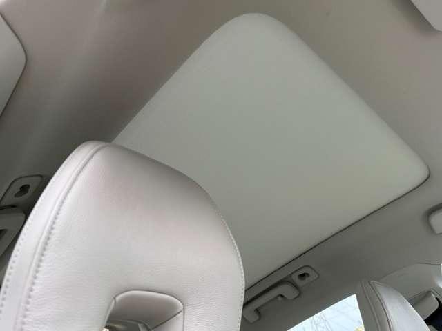 Ｖ４０ Ｔ３　クラシックエディション　最終モデル特別仕様車　ガラスルーフ・ｈａｒｍａｎ／ｋａｒｄｏｎサウンド・ウッドパネル・純正ＨＤＤナビ・フルセグＴＶ・バックカメラ・ＥＴＣ・ＡＣＣ・レーンキープ・ＢＬＩＳ・インテリセーフ・本革（15枚目）