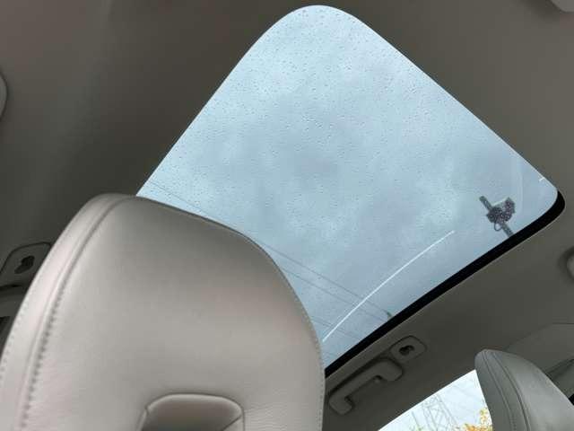 Ｖ４０ Ｔ３　クラシックエディション　最終モデル特別仕様車　ガラスルーフ・ｈａｒｍａｎ／ｋａｒｄｏｎサウンド・ウッドパネル・純正ＨＤＤナビ・フルセグＴＶ・バックカメラ・ＥＴＣ・ＡＣＣ・レーンキープ・ＢＬＩＳ・インテリセーフ・本革（16枚目）