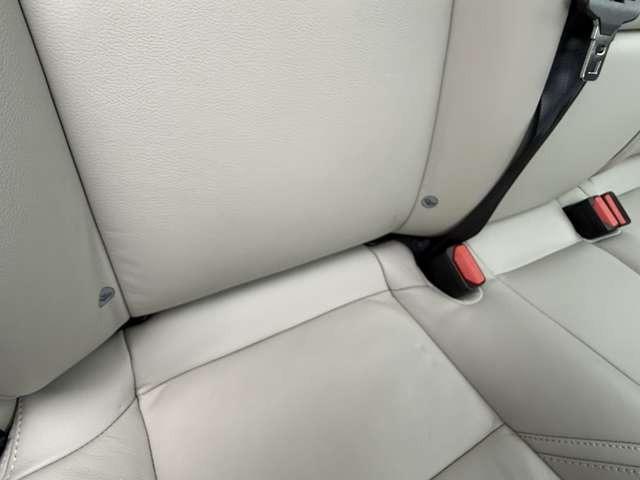 Ｖ４０ Ｔ３　クラシックエディション　最終モデル特別仕様車　ガラスルーフ・ｈａｒｍａｎ／ｋａｒｄｏｎサウンド・ウッドパネル・純正ＨＤＤナビ・フルセグＴＶ・バックカメラ・ＥＴＣ・ＡＣＣ・レーンキープ・ＢＬＩＳ・インテリセーフ・本革（21枚目）