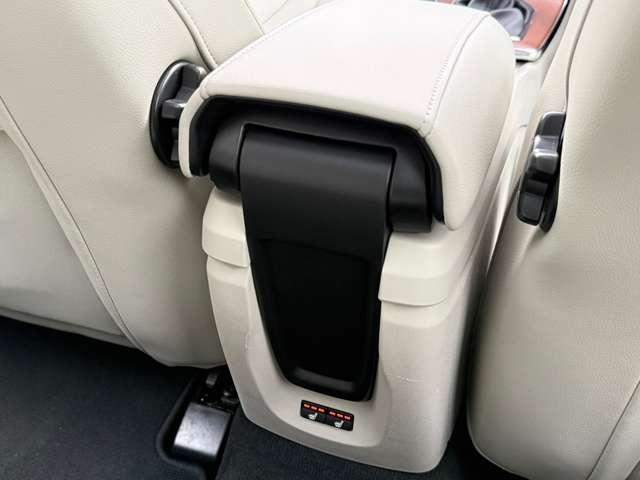 Ｖ４０ Ｔ３　クラシックエディション　最終モデル特別仕様車　ガラスルーフ・ｈａｒｍａｎ／ｋａｒｄｏｎサウンド・ウッドパネル・純正ＨＤＤナビ・フルセグＴＶ・バックカメラ・ＥＴＣ・ＡＣＣ・レーンキープ・ＢＬＩＳ・インテリセーフ・本革（22枚目）