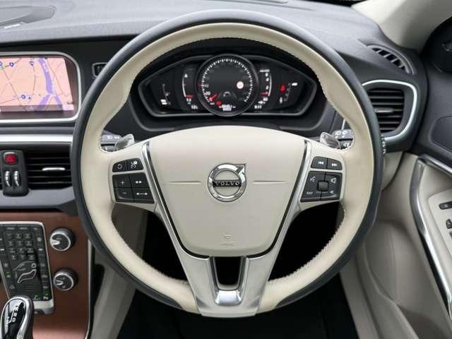 Ｖ４０ Ｔ３　クラシックエディション　最終モデル特別仕様車　ガラスルーフ・ｈａｒｍａｎ／ｋａｒｄｏｎサウンド・ウッドパネル・純正ＨＤＤナビ・フルセグＴＶ・バックカメラ・ＥＴＣ・ＡＣＣ・レーンキープ・ＢＬＩＳ・インテリセーフ・本革（26枚目）