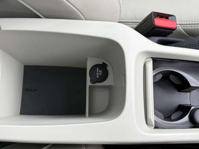 Ｖ４０ Ｔ３　クラシックエディション　最終モデル特別仕様車　ガラスルーフ・ｈａｒｍａｎ／ｋａｒｄｏｎサウンド・ウッドパネル・純正ＨＤＤナビ・フルセグＴＶ・バックカメラ・ＥＴＣ・ＡＣＣ・レーンキープ・ＢＬＩＳ・インテリセーフ・本革（35枚目）