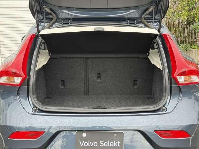 Ｖ４０ Ｔ３　クラシックエディション　最終モデル特別仕様車　ガラスルーフ・ｈａｒｍａｎ／ｋａｒｄｏｎサウンド・ウッドパネル・純正ＨＤＤナビ・フルセグＴＶ・バックカメラ・ＥＴＣ・ＡＣＣ・レーンキープ・ＢＬＩＳ・インテリセーフ・本革（38枚目）