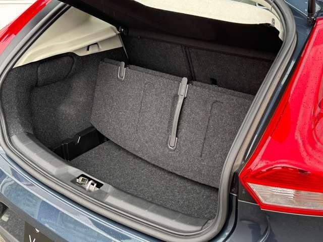 Ｖ４０ Ｔ３　クラシックエディション　最終モデル特別仕様車　ガラスルーフ・ｈａｒｍａｎ／ｋａｒｄｏｎサウンド・ウッドパネル・純正ＨＤＤナビ・フルセグＴＶ・バックカメラ・ＥＴＣ・ＡＣＣ・レーンキープ・ＢＬＩＳ・インテリセーフ・本革（39枚目）