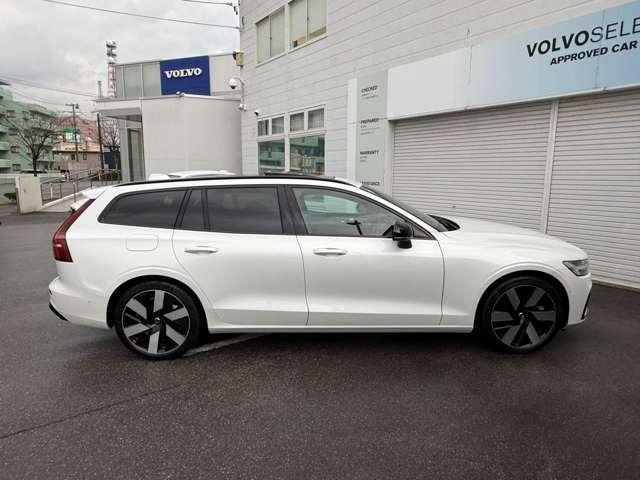 四角いボルボ時代のデザインをインスパイアしたデザイン　全長×全幅×全高４７６０×１８５０×１４３５ｍｍ　日本市場に合わせた使いやすいサイズ