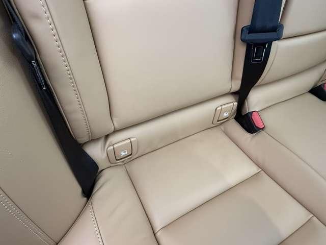 後部座席にはＩＳＯＦＩＸが装備されておりますので、小さいお子様用のチャイルドシートも安全に装着できます。