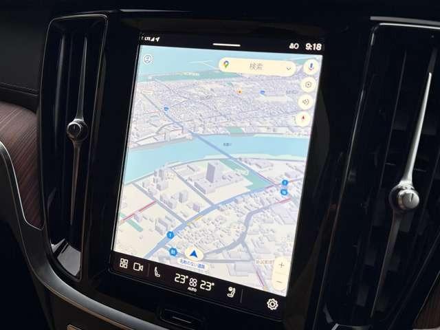 マップ画面では進行方向が広く表示されるため、スクロールさせる必要がほとんどありません。地図を表示させるには最適な配置地図も縦型画面で先まで見やすいので、道に迷うことも減るはずです。