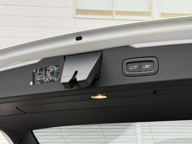 パワーテールゲート付き！フットセンサーもついているので両手が塞がっていても開け閉めらくらく！