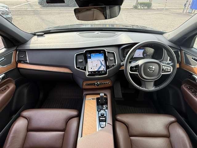 XC90 B5 AWD モーメンタム 4WD 純正HDDナビ・マイルドHV・フルセグTV・360°カメラ・本革・パワーシート・シートヒーター・ステアリングヒーター・パワーテールゲート・純正ドラレコ前後・AppleCarPlay・ACC(3枚目)