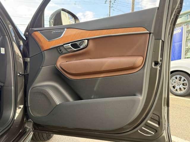 XC90 B5 AWD モーメンタム 4WD 純正HDDナビ・マイルドHV・フルセグTV・360°カメラ・本革・パワーシート・シートヒーター・ステアリングヒーター・パワーテールゲート・純正ドラレコ前後・AppleCarPlay・ACC(14枚目)