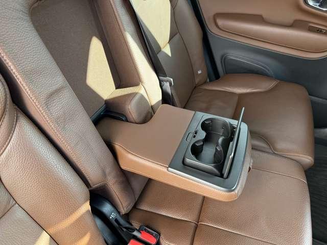 XC90 B5 AWD モーメンタム 4WD 純正HDDナビ・マイルドHV・フルセグTV・360°カメラ・本革・パワーシート・シートヒーター・ステアリングヒーター・パワーテールゲート・純正ドラレコ前後・AppleCarPlay・ACC(19枚目)