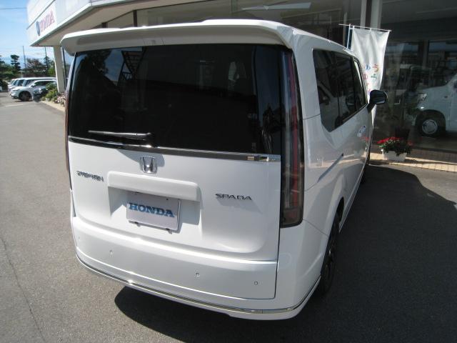 ステップワゴン スパーダ　４ＷＤ　純正９インチナビ　フロアマット　ホンダセンシング　バックカメラ　両側パワースライド　パワーゲート　ＬＥＤオート　クルコン　シートヒーター　オットマン　全列ＵＳＢ　パドルシフト　７人　デモカー（5枚目）