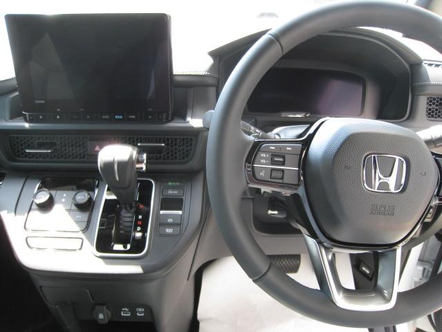 ステップワゴン スパーダ　４ＷＤ　純正９インチナビ　フロアマット　ホンダセンシング　バックカメラ　両側パワースライド　パワーゲート　ＬＥＤオート　クルコン　シートヒーター　オットマン　全列ＵＳＢ　パドルシフト　７人　デモカー（8枚目）