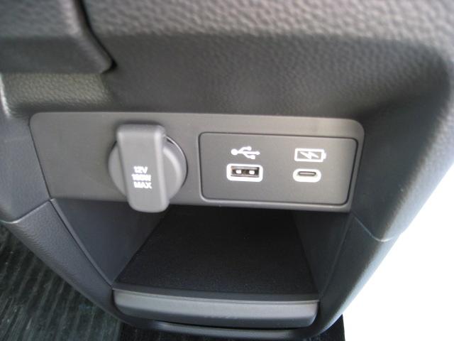 ステップワゴン スパーダ　４ＷＤ　純正９インチナビ　フロアマット　ホンダセンシング　バックカメラ　両側パワースライド　パワーゲート　ＬＥＤオート　クルコン　シートヒーター　オットマン　全列ＵＳＢ　パドルシフト　７人　デモカー（12枚目）