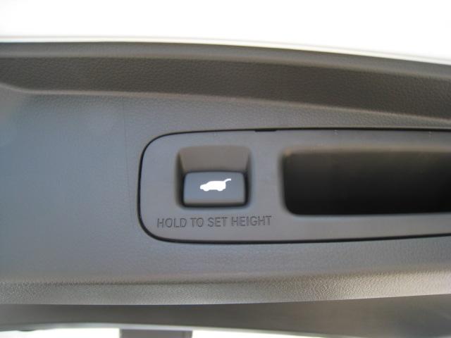 ステップワゴン スパーダ　４ＷＤ　純正９インチナビ　フロアマット　ホンダセンシング　バックカメラ　両側パワースライド　パワーゲート　ＬＥＤオート　クルコン　シートヒーター　オットマン　全列ＵＳＢ　パドルシフト　７人　デモカー（20枚目）