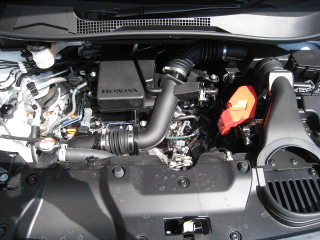 ステップワゴン スパーダ　４ＷＤ　純正９インチナビ　フロアマット　ホンダセンシング　バックカメラ　両側パワースライド　パワーゲート　ＬＥＤオート　クルコン　シートヒーター　オットマン　全列ＵＳＢ　パドルシフト　７人　デモカー（22枚目）