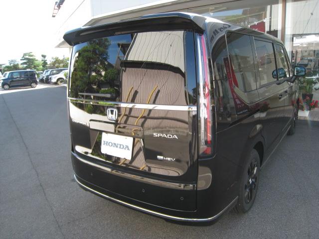 ステップワゴン ｅ：ＨＥＶスパーダ　１１．４インチ純正ナビ　バックカメラ　ホンダコネクト　ホンダセンシング　バックカメラ　オットマン　ハーフレザー　シートヒーター　ＬＥＤオートライト　パーキングセンサー　７人乗　フロアマット　デモカー（3枚目）