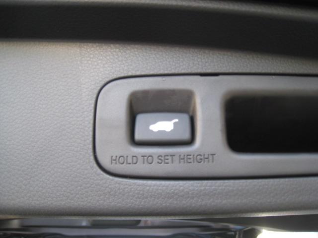 ステップワゴン ｅ：ＨＥＶスパーダ　１１．４インチ純正ナビ　バックカメラ　ホンダコネクト　ホンダセンシング　バックカメラ　オットマン　ハーフレザー　シートヒーター　ＬＥＤオートライト　パーキングセンサー　７人乗　フロアマット　デモカー（18枚目）