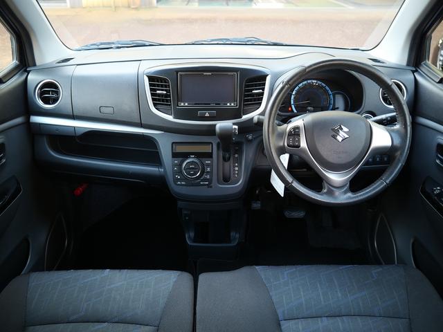 ワゴンＲスティングレー Ｊスタイル　４ＷＤ　Ｂｌｕｅｔｏｏｔｈ接続　社外メモリナビ／フルセグＴＶ　ＨＩＤヘッドライト　純正１４インチアルミホイール　オートライト　衝突被害軽減ブレーキ　アイドリングストップ　シートヒーター　スマートキー（3枚目）