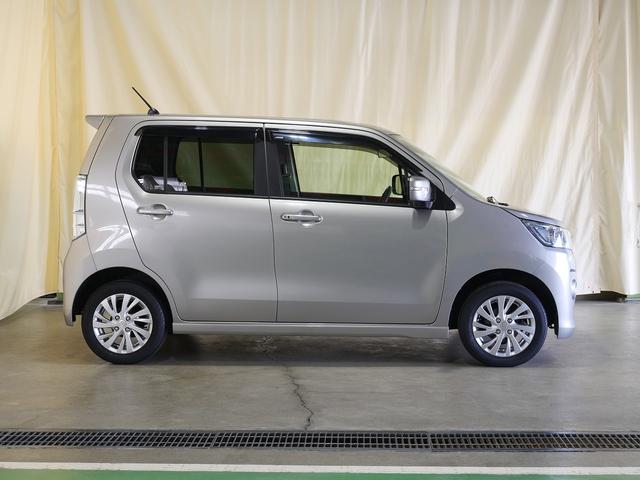 ワゴンＲスティングレー Ｊスタイル　４ＷＤ　Ｂｌｕｅｔｏｏｔｈ接続　社外メモリナビ／フルセグＴＶ　ＨＩＤヘッドライト　純正１４インチアルミホイール　オートライト　衝突被害軽減ブレーキ　アイドリングストップ　シートヒーター　スマートキー（7枚目）