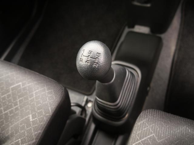 ■毎日全国各地の会場から厳選仕入れ！！入庫後は社員による装備確認と走行テストを実施。弊社専門工場にて整備・鈑金のプロ集団による消耗品パーツの交換や外装の磨き上げを行います。