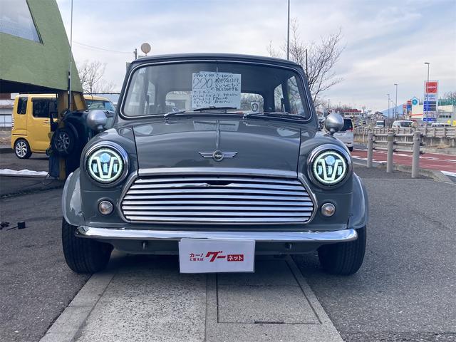 ＭＩＮＩ １０００　４速ＭＴ車　１３００用ＳＵシングルキャブ　令和６年２月全塗装済　センターメーター　６Ｊアルミ　オーバーフェンダー　タイヤ新品　ＲＣ４０マフラー　ＬＥＤヘッドライト　バケット　モトリタウッドハンドル（6枚目）