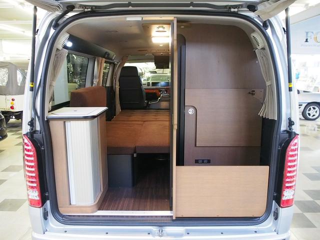 トイファクトリー ZARAII 4WD エアロソーラー FFヒーター ツインバッテリー REVOシート RECAROシート 小型ルーフベンチレーター 走行充電 外部充電 インバーター パワスラ(9枚目)