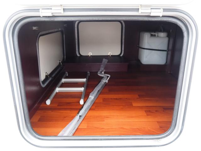 カムロード 　ナッツＲＶ　クレソンボヤージュ　エボライト　３．０ＤＴ　４ＷＤ　キャンピングカー　家庭用エアコン　ＦＦヒーター　ソーラーパネル（12枚目）