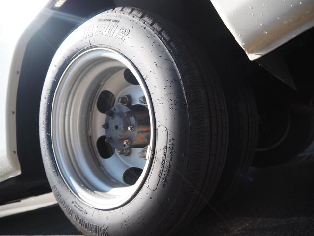 カムロード 　キャンパー厚木　パピー　フルハウス　２．８ＤＴ　４ＷＤ　ダブルタイヤ　家庭用エアコン　ＦＦヒーター　ソーラーパネル４枚　キャンピングカー　８ナンバー（6枚目）