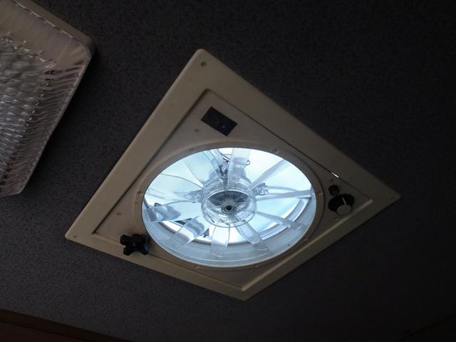 ハイエースバン アクティブテロスII 4WD 3.0DT タイミングベルト交換済 FFヒーター マルチルーム DC冷蔵庫 サイドオーニング キャンピングカー 8ナンバー(63枚目)