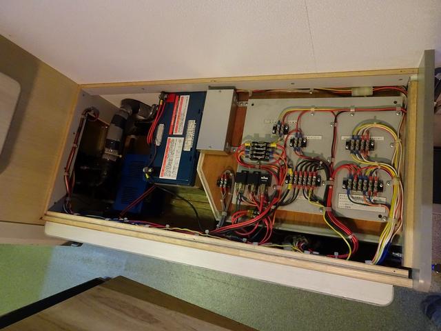 デリカトラック 　バンテック　ＪＢ５００　５ＭＴ　４ＷＤ　ＮＯｘ・ＰＭ不適合　ＦＦヒーター　温水ボイラー　サイドオーニング　８ナンバー　キャンピングカー（48枚目）