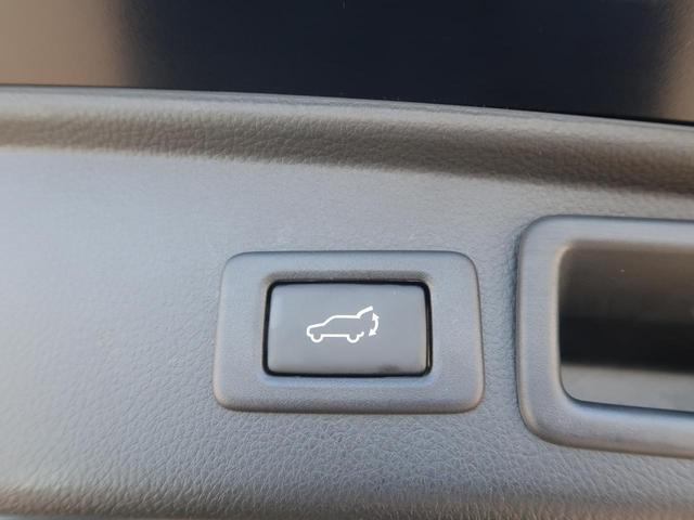 2.0XT アイサイト サンルーフ 黒革シート SDナビ バックモニター ルーフレール 禁煙車 電動リアゲート フルセグ シートヒーター パワーシート スマートキー ETC 全車速追従機能クルコン HIDヘッド 純正18AW(12枚目)