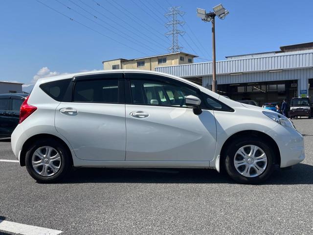 X エマージェンシーブレーキ インテリキー 禁煙車 レーンアシスト アイドリングストップ 電動格納ミラー ヘッドライトレベライザー プライバシーガラス 純正オーディオ AUX接続 トラクションコントロール(44枚目)