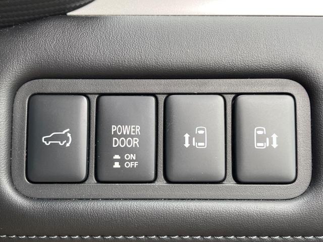 P マルチアラウンドビュー 両側電動ドア メモリーナビ 衝突軽減装置 禁煙車 レーダークルーズ スマートキー LEDヘッド Bluetooth再生 純正18インチアルミ ETC オートハイビーム(3枚目)