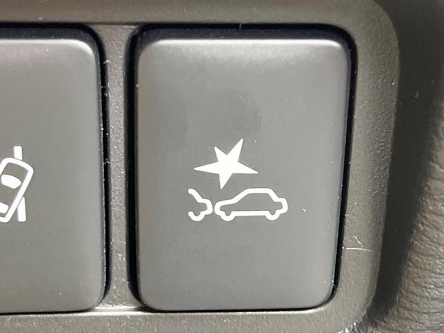 P マルチアラウンドビュー 両側電動ドア メモリーナビ 衝突軽減装置 禁煙車 レーダークルーズ スマートキー LEDヘッド Bluetooth再生 純正18インチアルミ ETC オートハイビーム(5枚目)