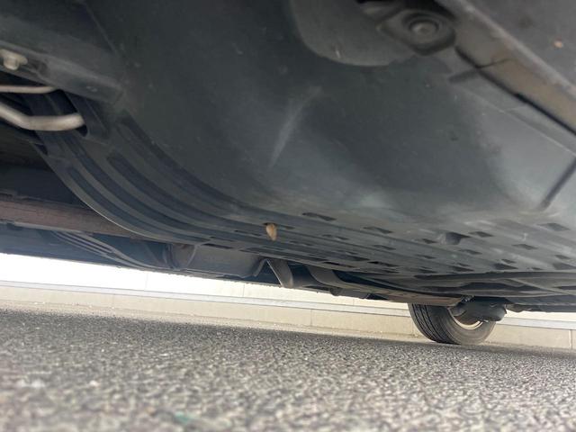 ステップワゴンスパーダ パワーエディション 純正SDナビ 禁煙車 後席モニター 両側電動スライドドア バックカメラ スマートキー HIDヘッド ビルトインETC オートライト オートエアコン 純正16インチアルミホイール CD DVD再生(48枚目)