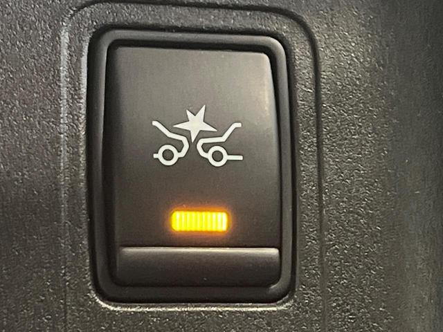 セレナ ハイウェイスター　Ｖセレクション　両側電動ドア　全周囲カメラ　衝突被害軽減システム　レーダークルーズ　禁煙車　ドラレコ　コーナーセンサー　スマートキー　ＬＥＤヘッド　ビルトインＥＴＣ　オートライト　オートエアコン（6枚目）