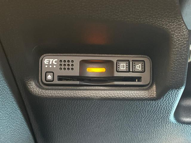 フィットハイブリッド F SDナビ バックカメラ 禁煙車 スマートキー LEDヘッド ビルトインETC オートライト オートエアコン Bluetooth CD DVD再生 フルセグ LEDフォグ(5枚目)