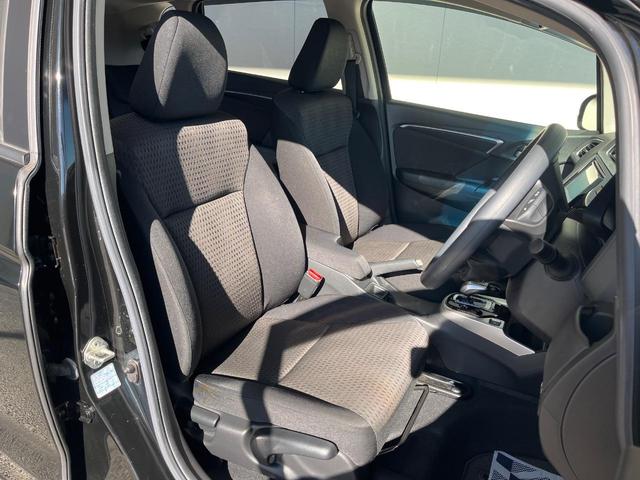 フィットハイブリッド F SDナビ バックカメラ 禁煙車 スマートキー LEDヘッド ビルトインETC オートライト オートエアコン Bluetooth CD DVD再生 フルセグ LEDフォグ(9枚目)