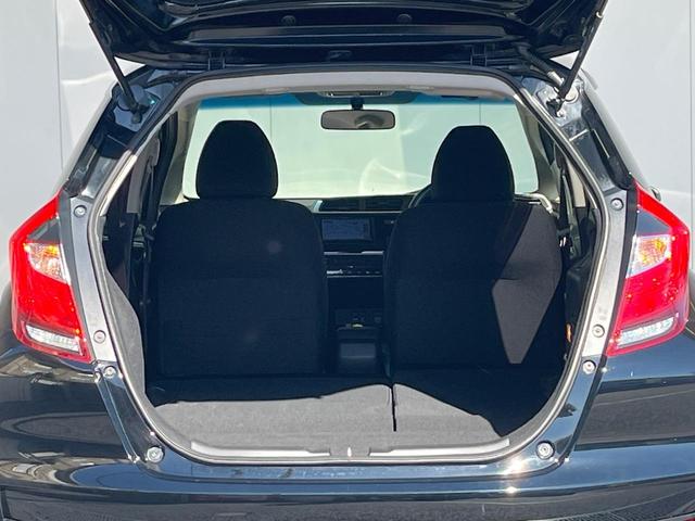 フィットハイブリッド F SDナビ バックカメラ 禁煙車 スマートキー LEDヘッド ビルトインETC オートライト オートエアコン Bluetooth CD DVD再生 フルセグ LEDフォグ(11枚目)