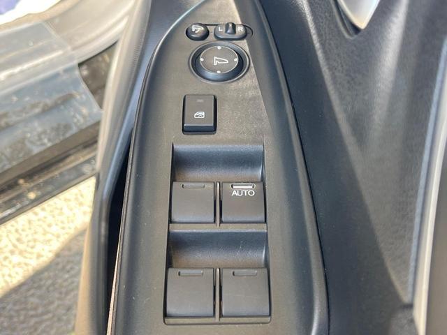 フィットハイブリッド F SDナビ バックカメラ 禁煙車 スマートキー LEDヘッド ビルトインETC オートライト オートエアコン Bluetooth CD DVD再生 フルセグ LEDフォグ(29枚目)